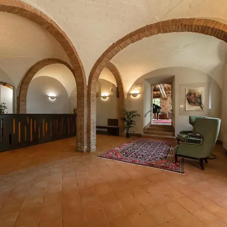 Relais Della Rovere فندق 4*