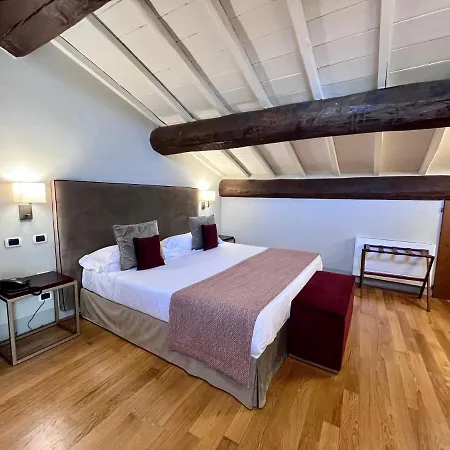 Relais Della Rovere 4* Колле-ди-Валь-д'Эльса