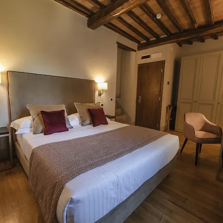 Relais Della Rovere Hotel 4*